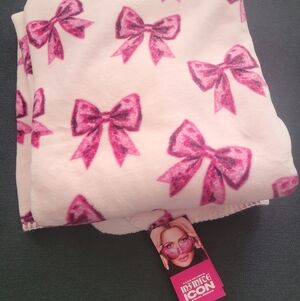 Pink Bow Patterned Blanket